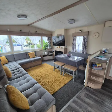 Cayton Bay Gosling 2 * Scarborough